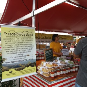 FAzedeiras da Serra durante feira no Vale Sul Shopping